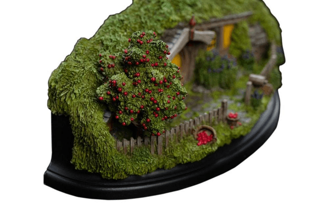 The Hobbit: Apple Orchard Figure