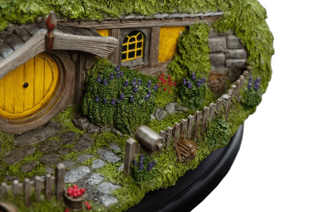 The Hobbit: Apple Orchard Figure